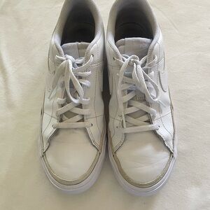 Nike White Men's Low-Top Sneakers with Light Gray Trim